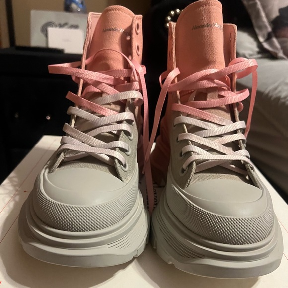 Pink and grey Alexander McQueen boots - Picture 7 of 8